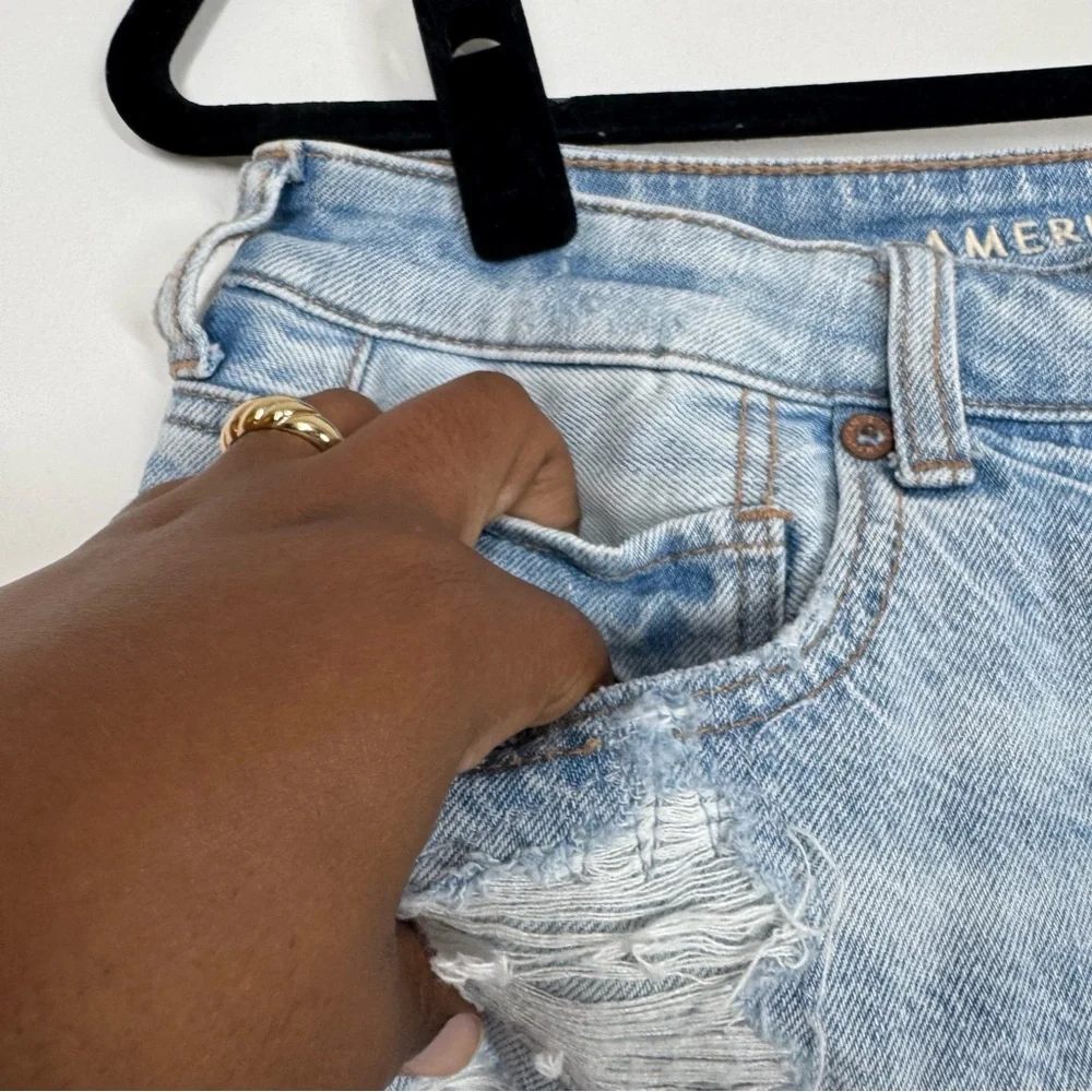 American Eagle Shorts Baggy High Rise Distressed Mom Denim NEW